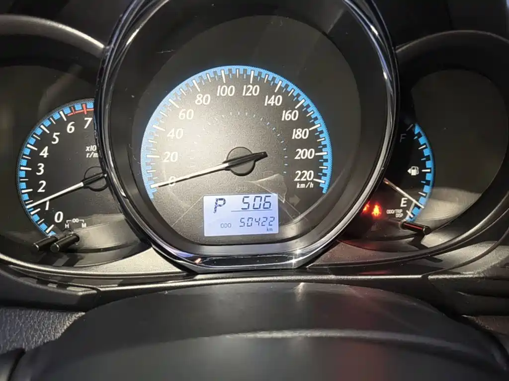 Toyota Yaris L — фото 11