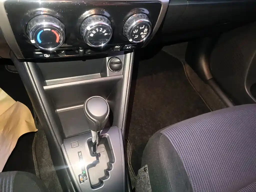 Toyota Yaris L — фото 13