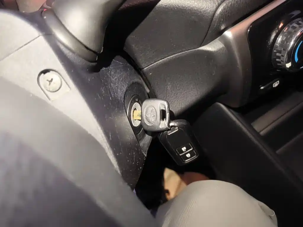 Toyota Yaris L — фото 8