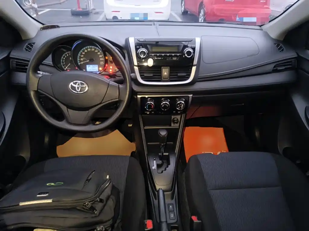 Toyota Yaris L — фото 9