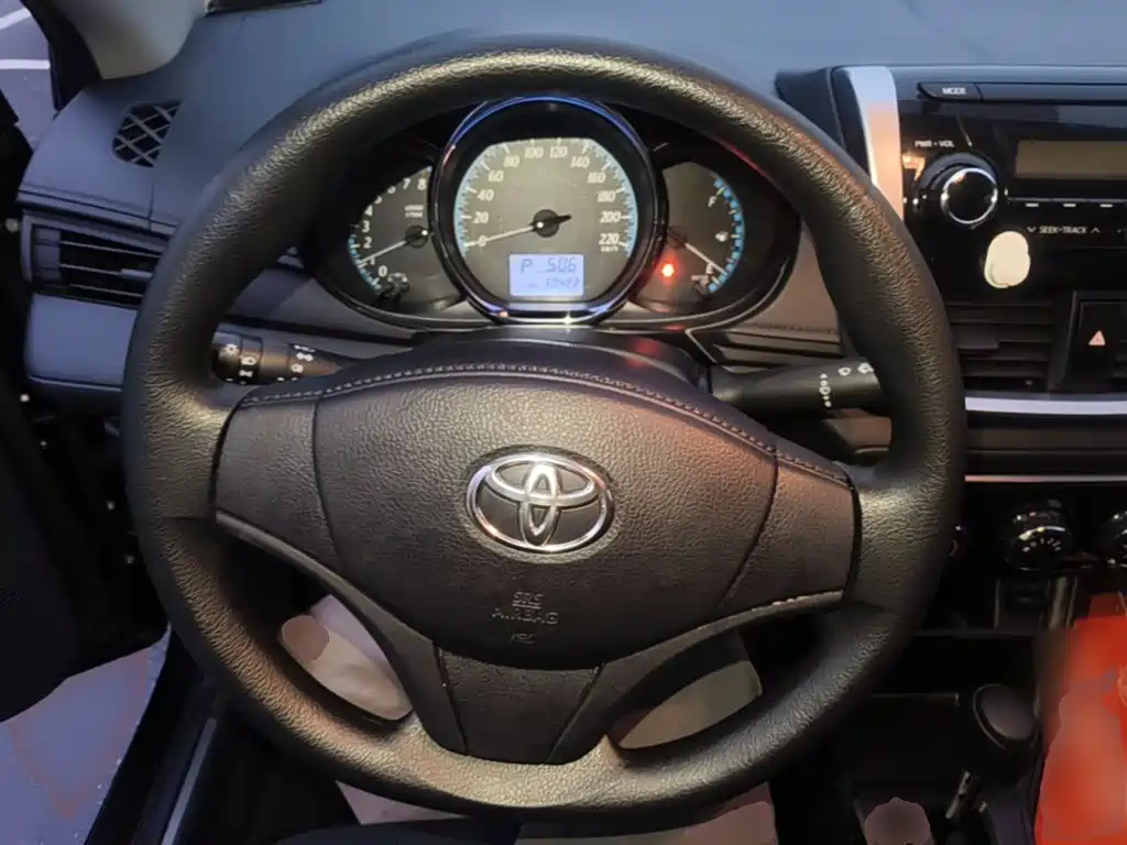 Toyota Yaris L — фото 10