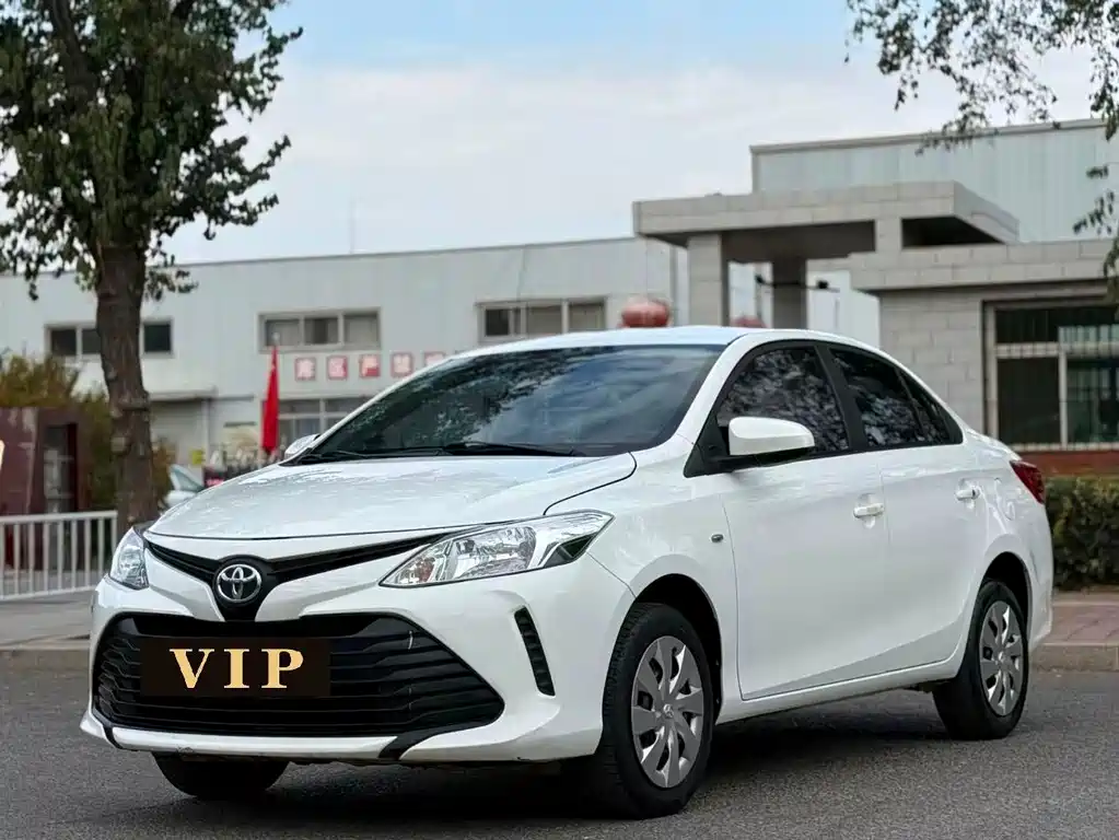 Toyota Vios — фото 1