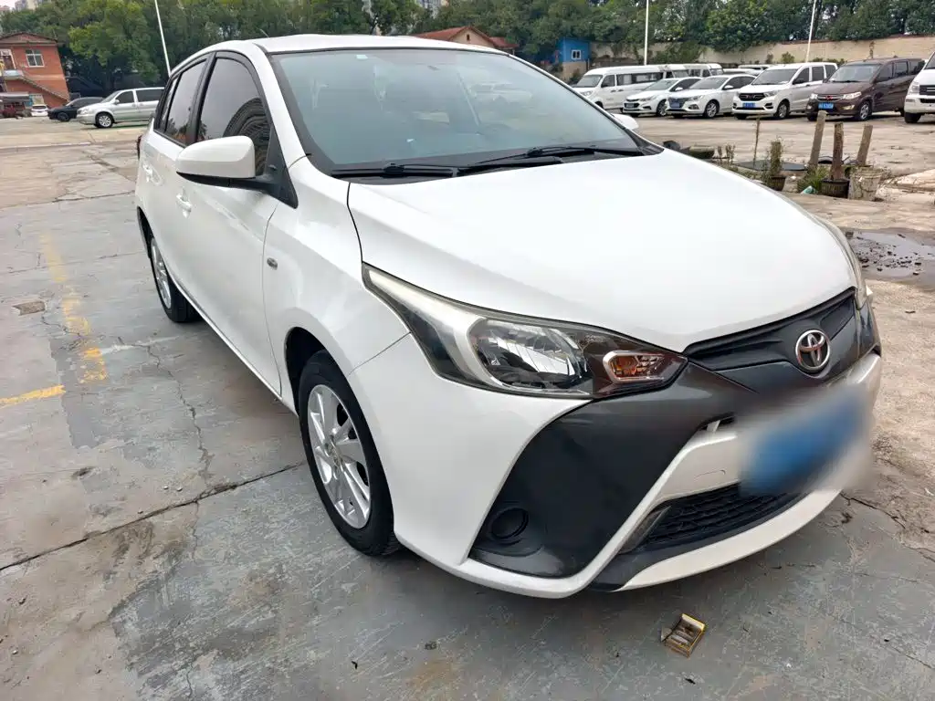 Toyota Yaris L — фото 23