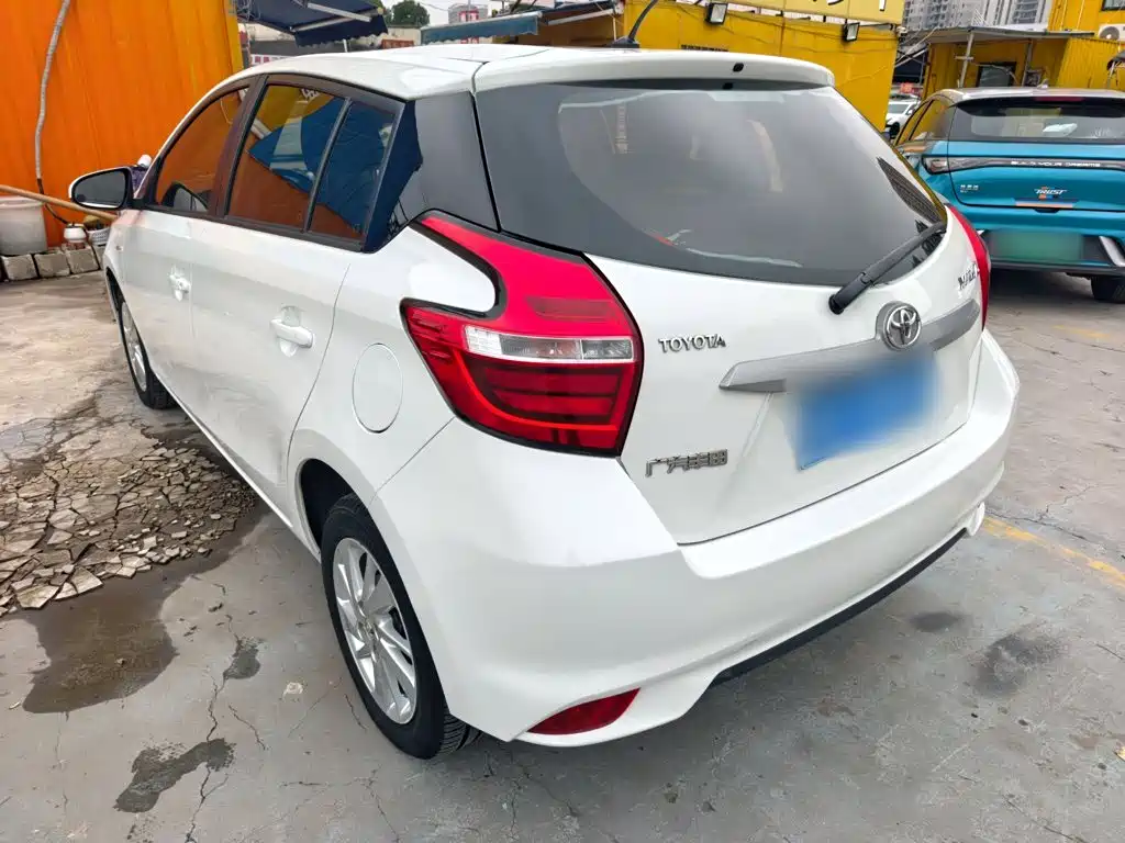 Toyota Yaris L — фото 24