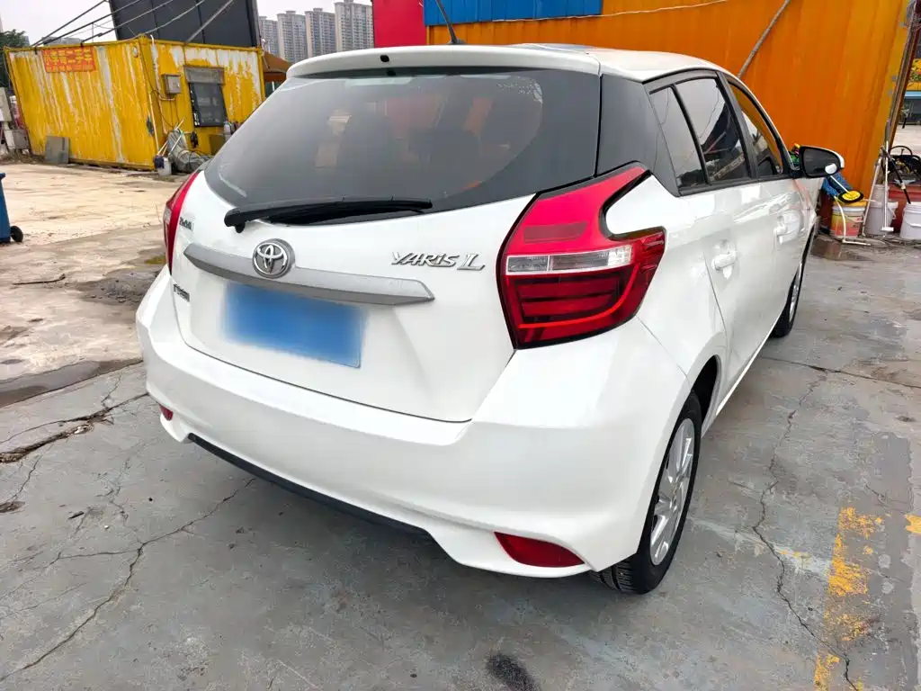 Toyota Yaris L — фото 25