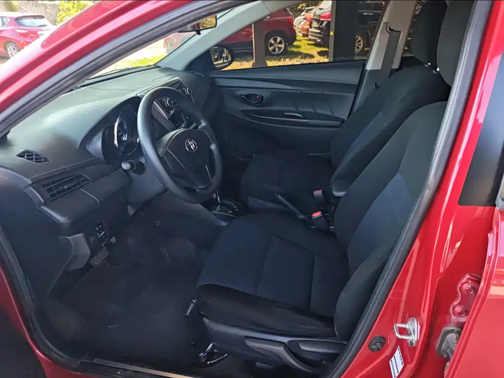 Toyota Yaris L — фото 2