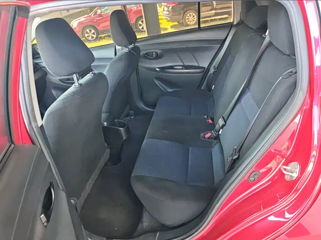 Toyota Yaris L — фото 4