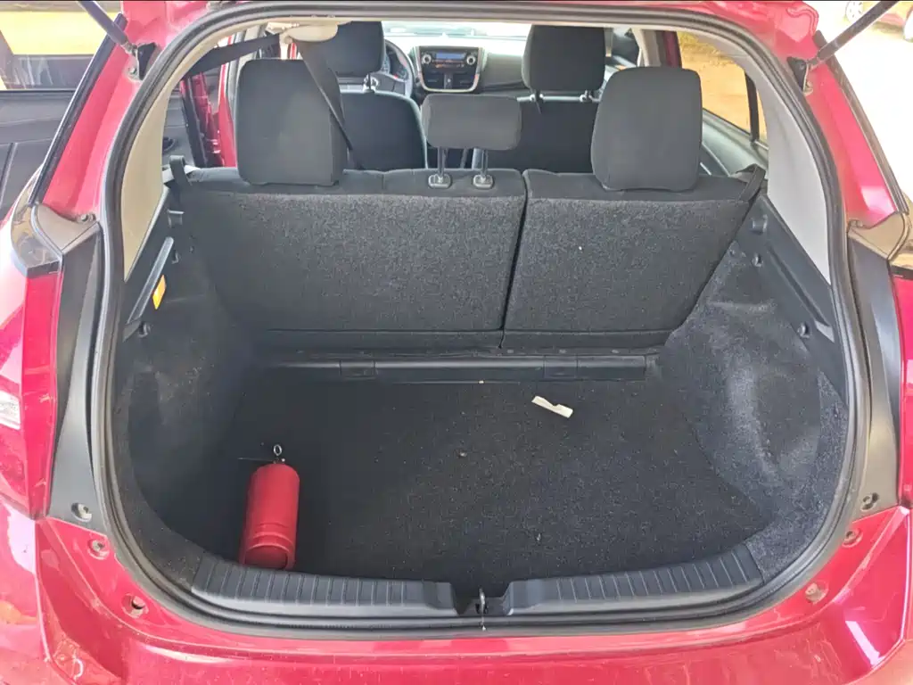 Toyota Yaris L — фото 7