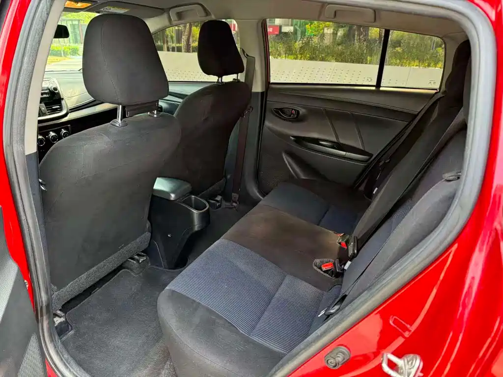 Toyota Yaris L — фото 8