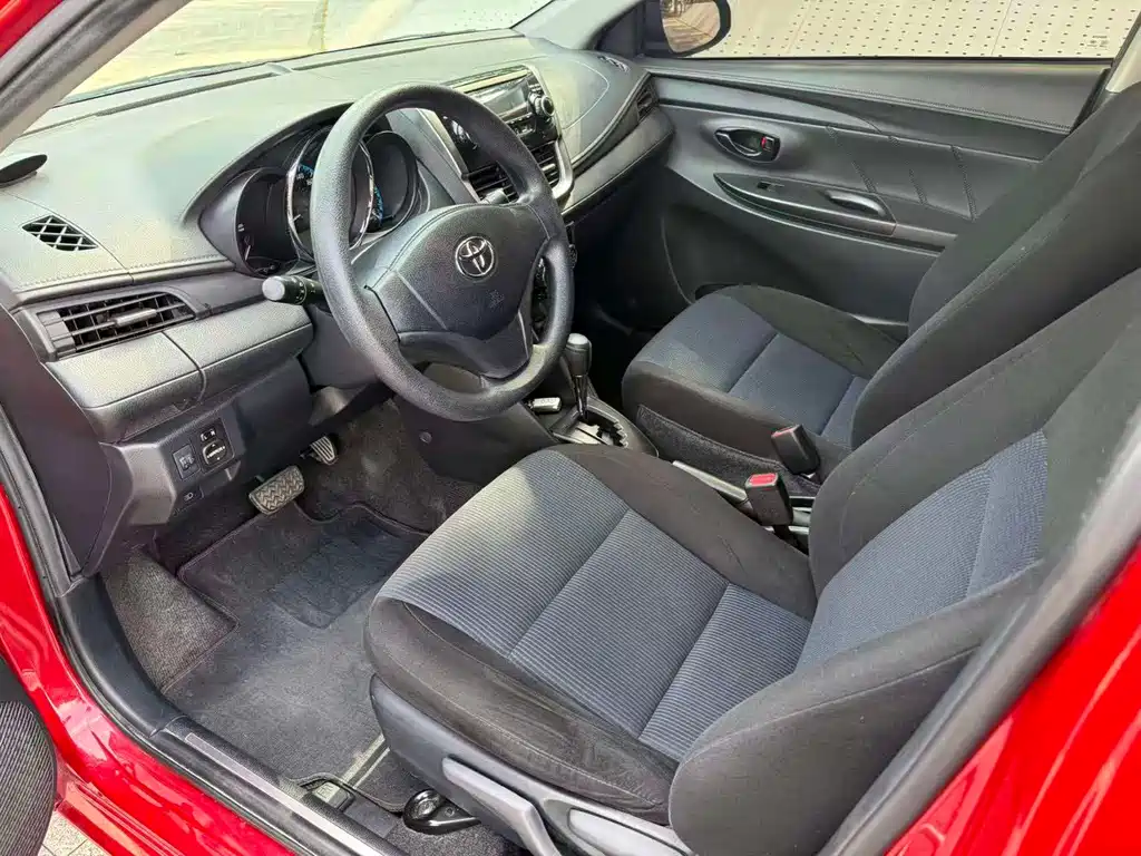 Toyota Yaris L — фото 9