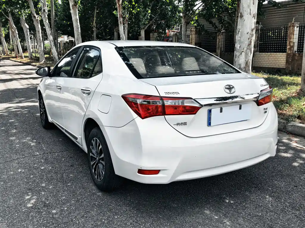 Toyota Corolla — фото 4