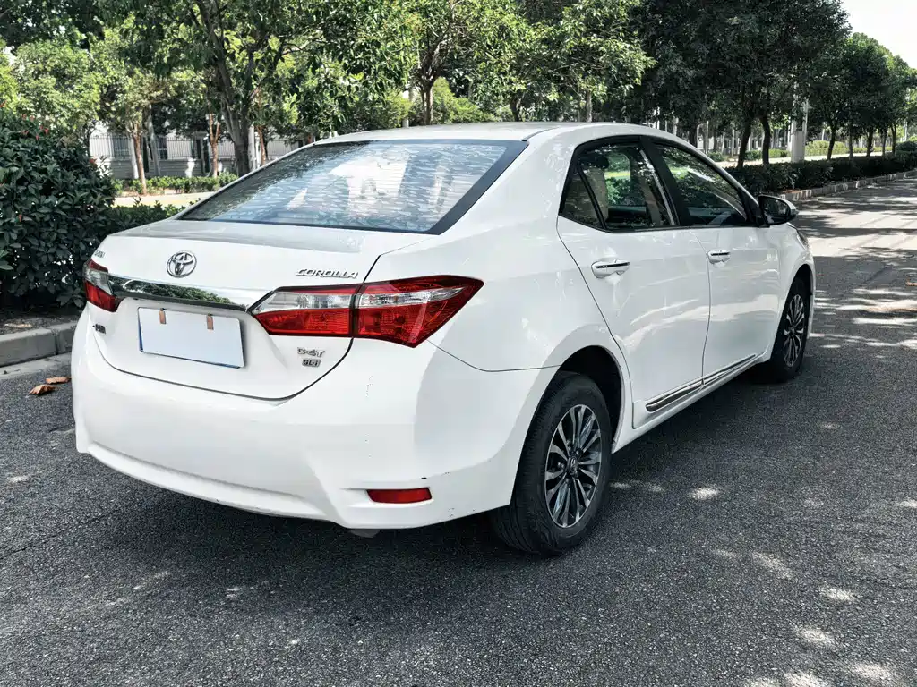 Toyota Corolla — фото 6