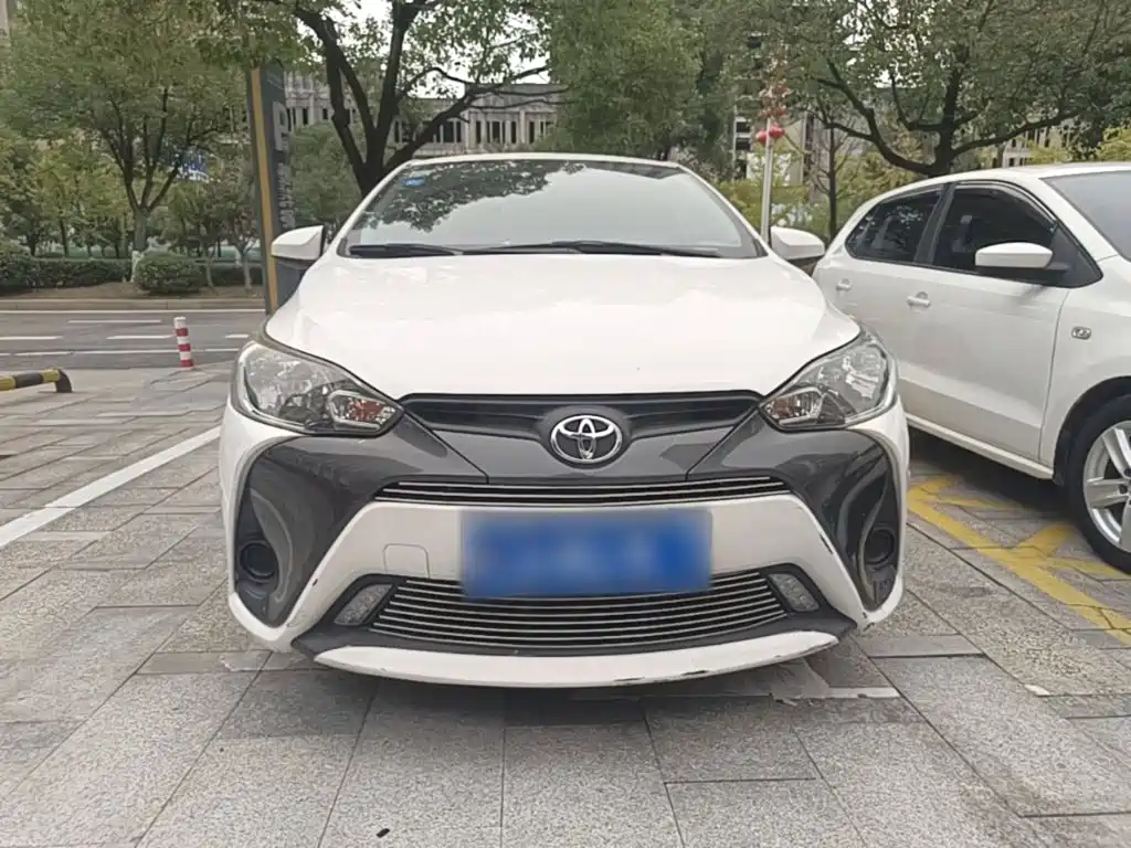 Toyota Yaris L — фото 2