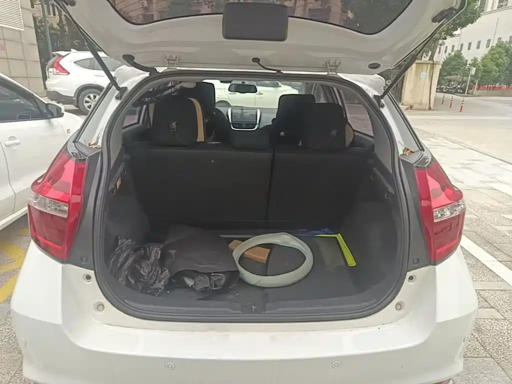 Toyota Yaris L — фото 18