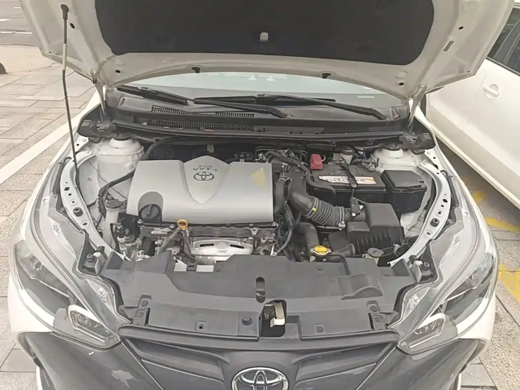 Toyota Yaris L — фото 19