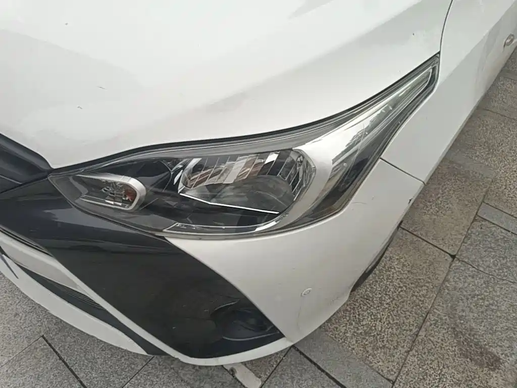 Toyota Yaris L — фото 23