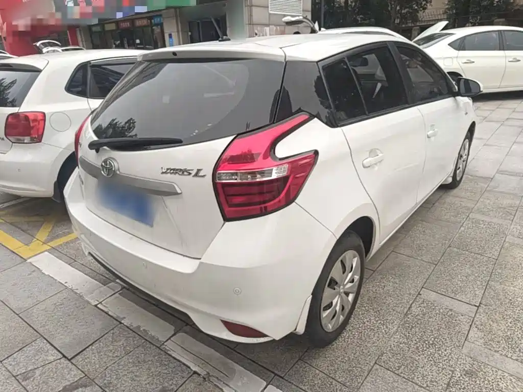 Toyota Yaris L — фото 6