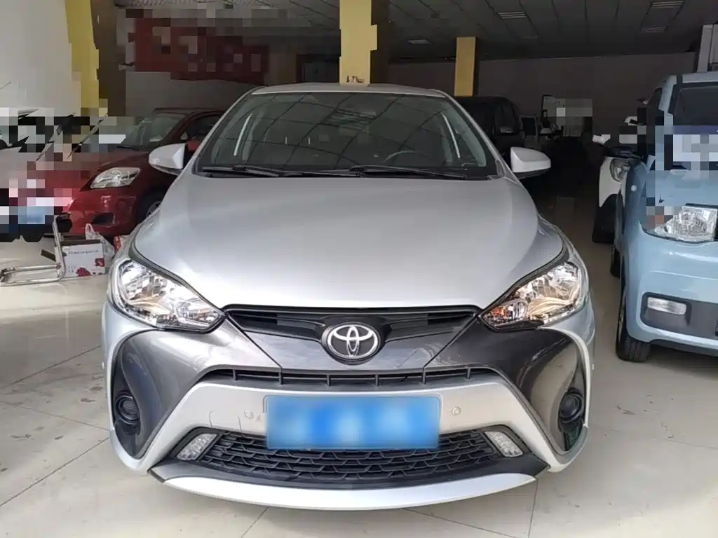 Toyota Yaris L — фото 2