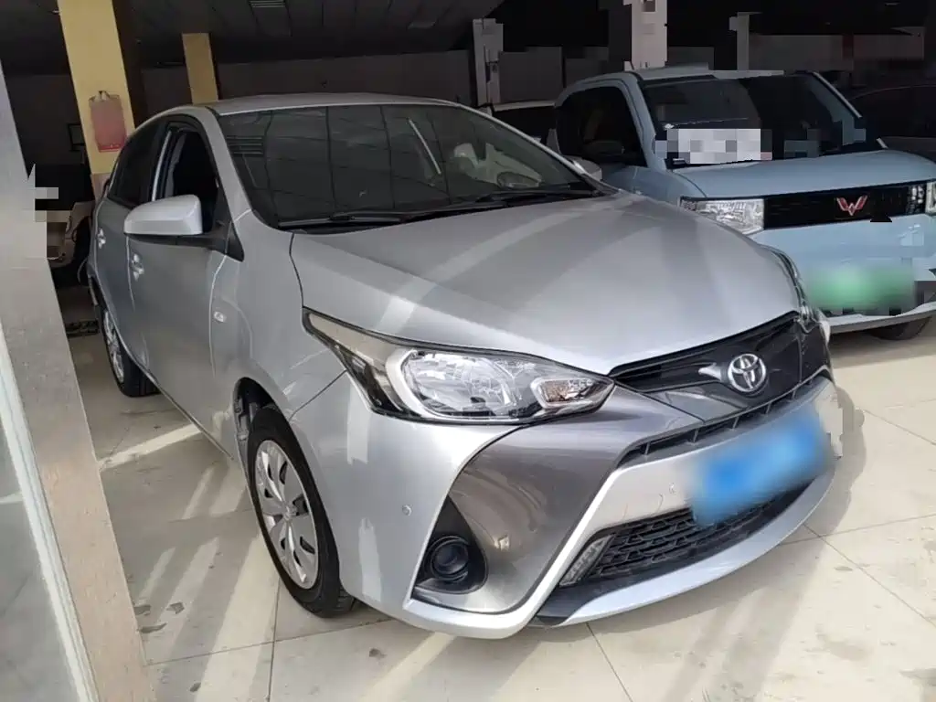 Toyota Yaris L — фото 3