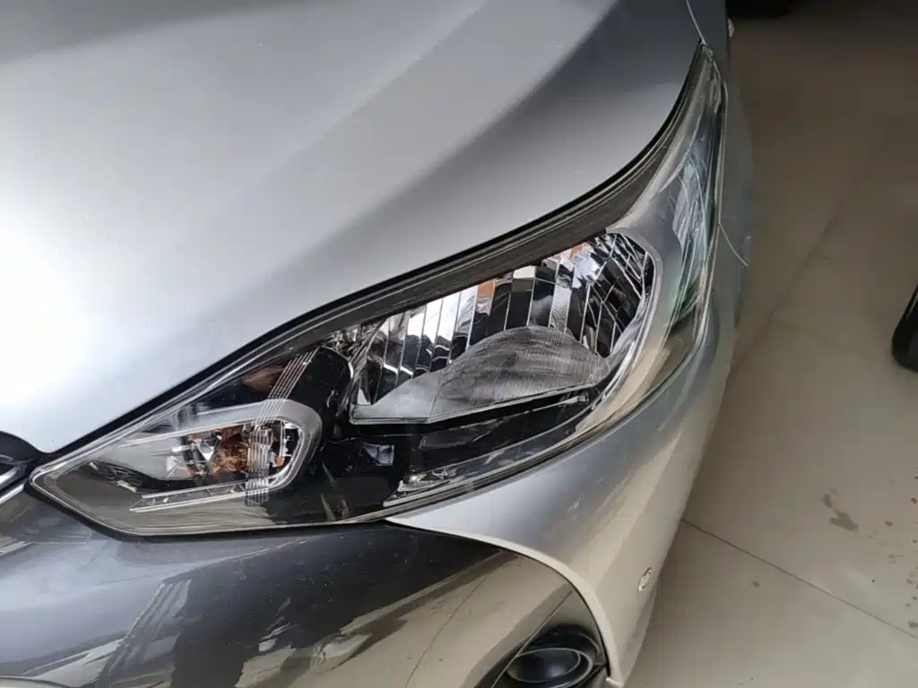 Toyota Yaris L — фото 23