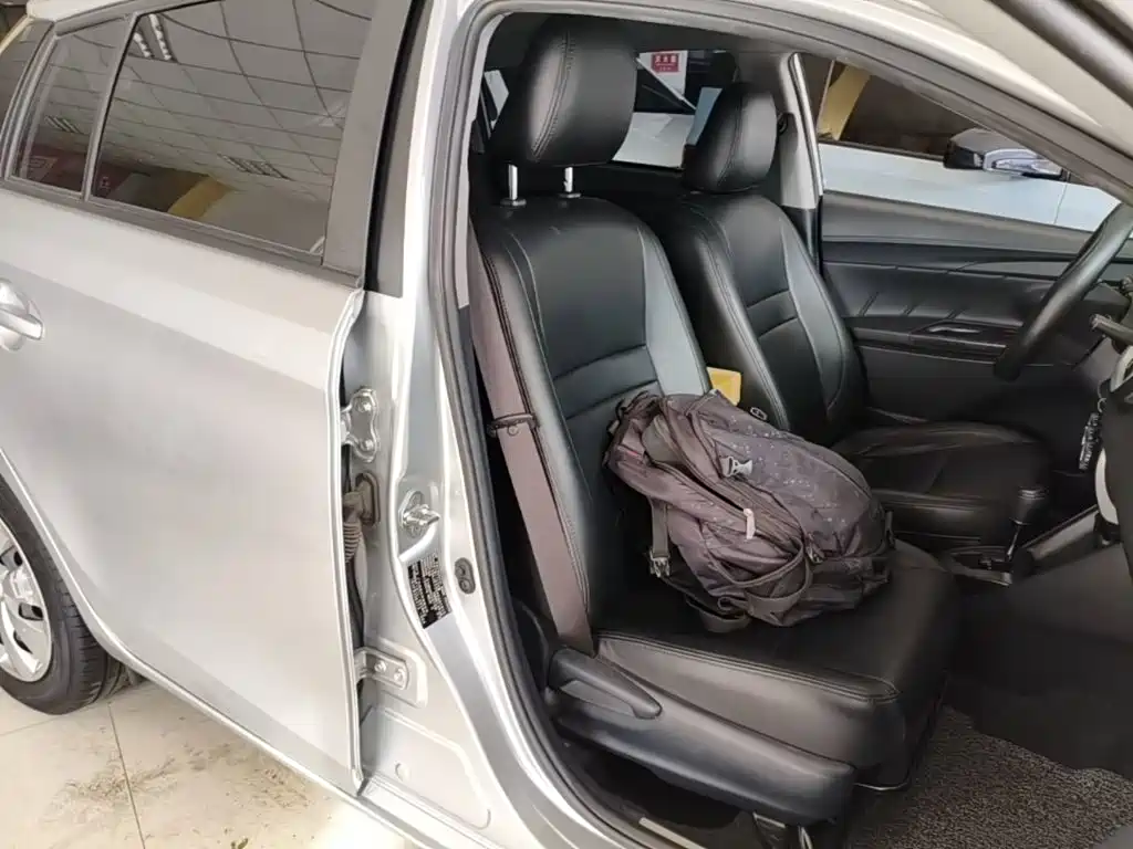 Toyota Yaris L — фото 24