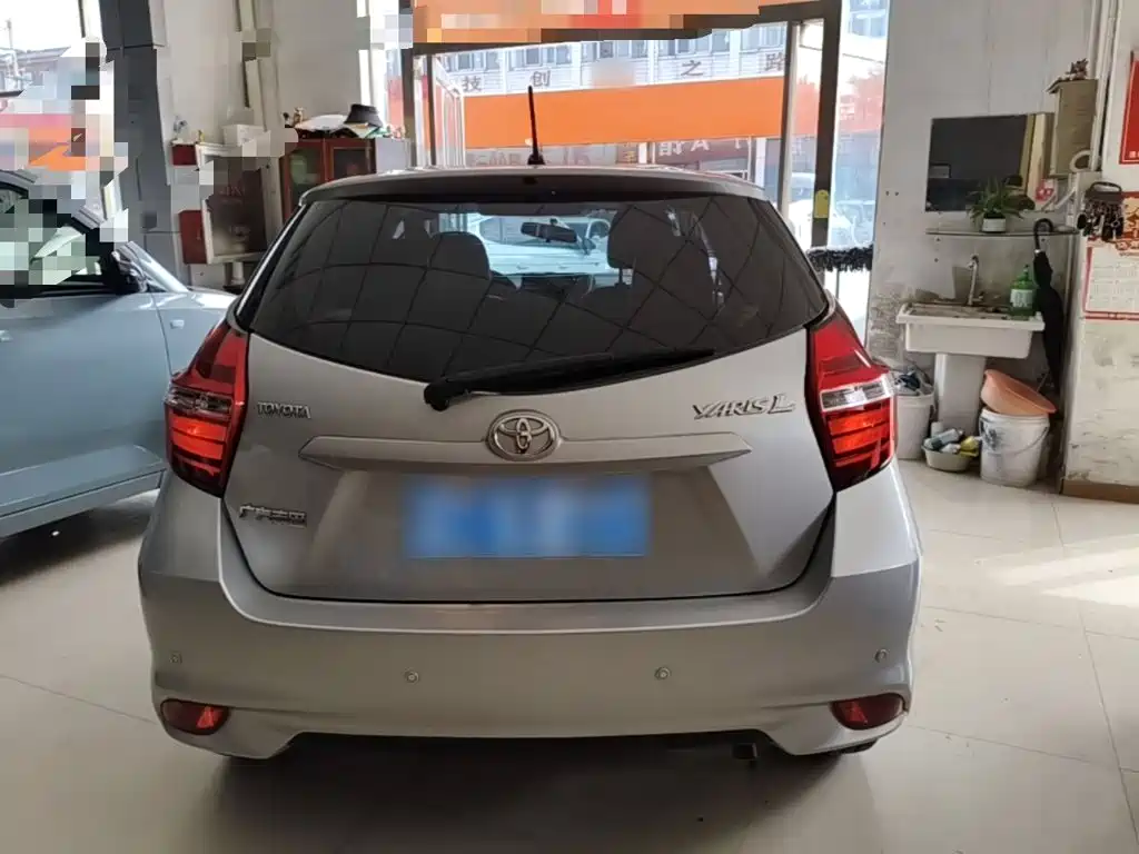 Toyota Yaris L — фото 5