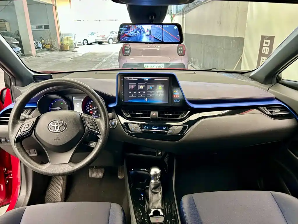 Toyota C-HR — фото 8