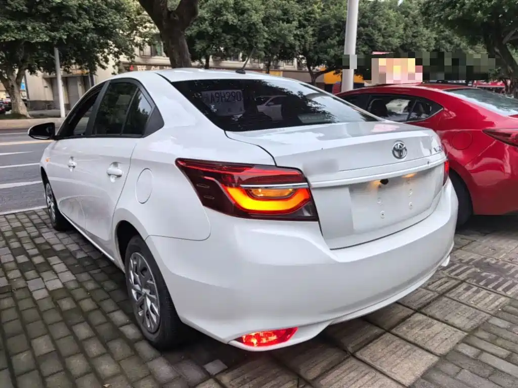 Toyota Vios — фото 4