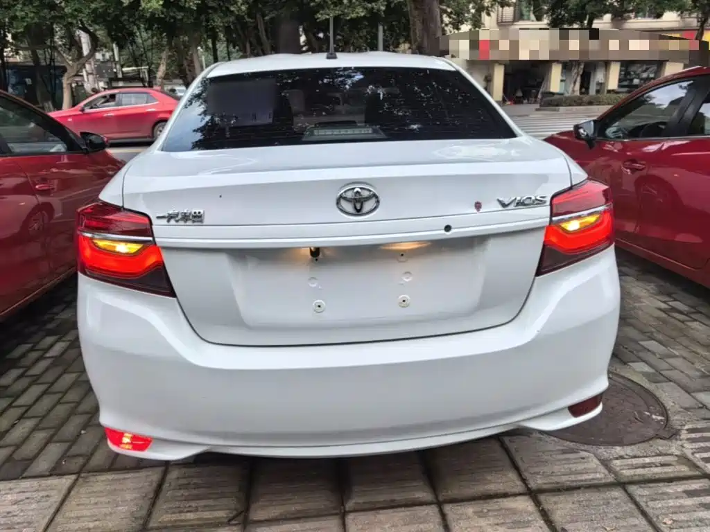 Toyota Vios — фото 5