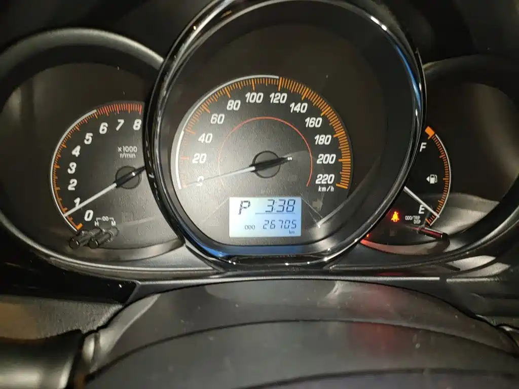 Toyota Yaris L — фото 3