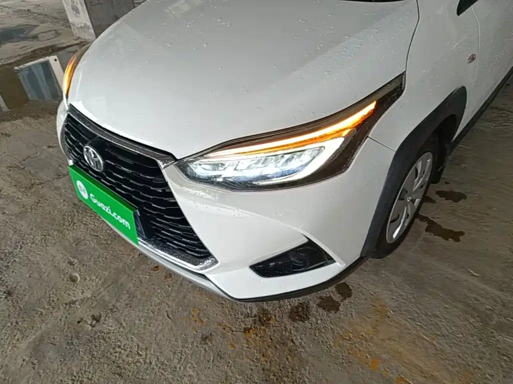 Toyota Yaris L — фото 23