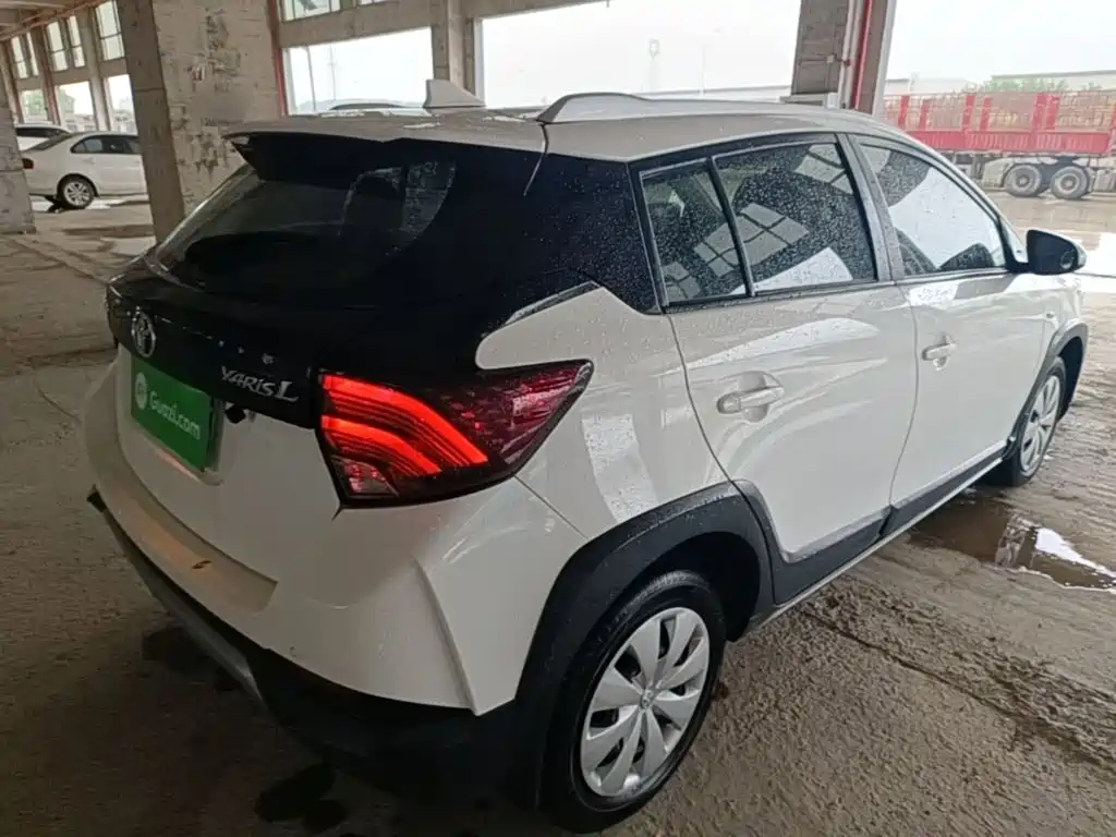 Toyota Yaris L — фото 6