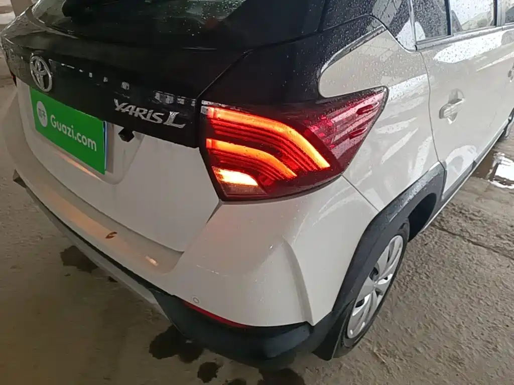 Toyota Yaris L — фото 7