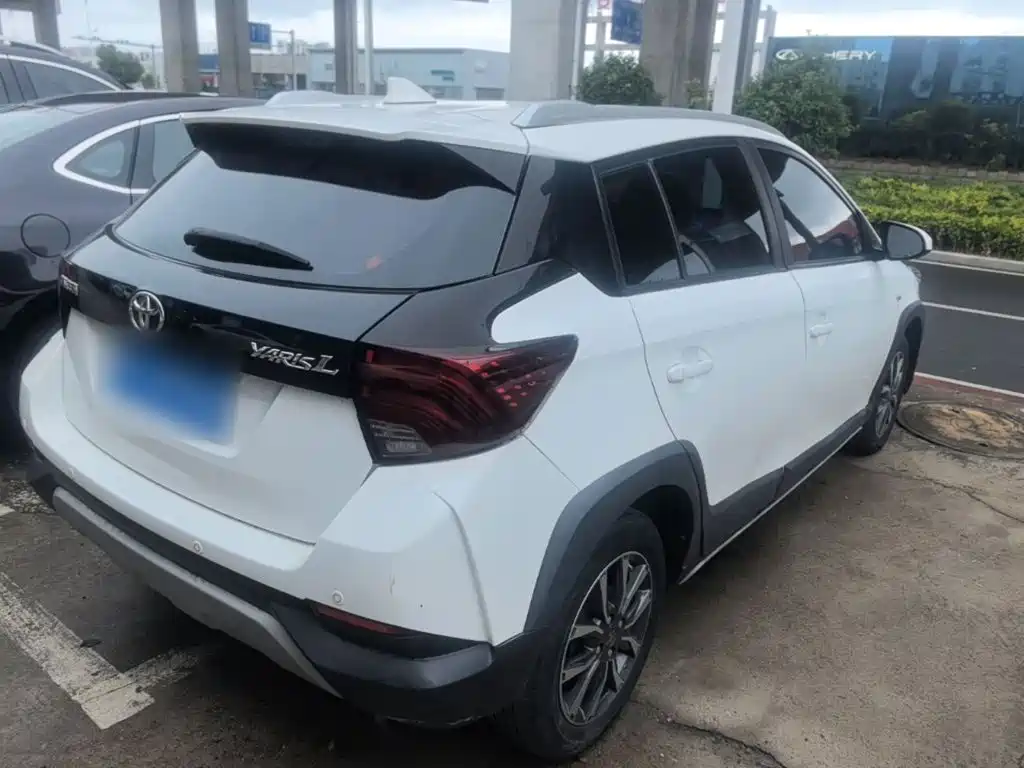 Toyota Yaris L — фото 6