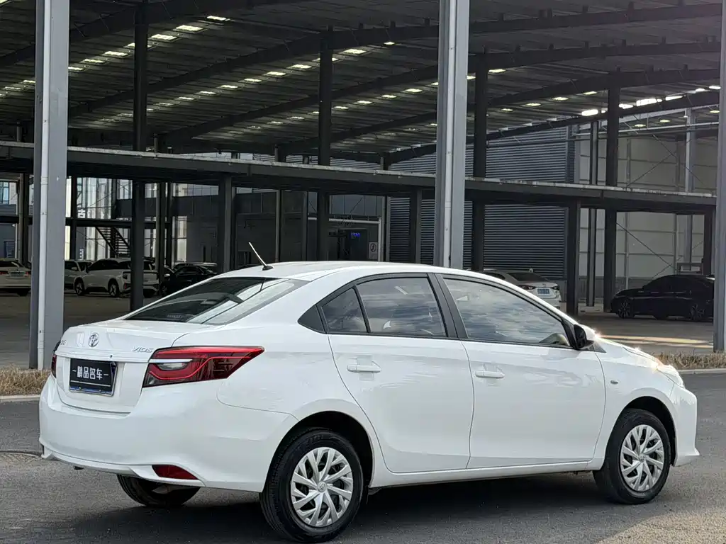 Toyota Vios — фото 10