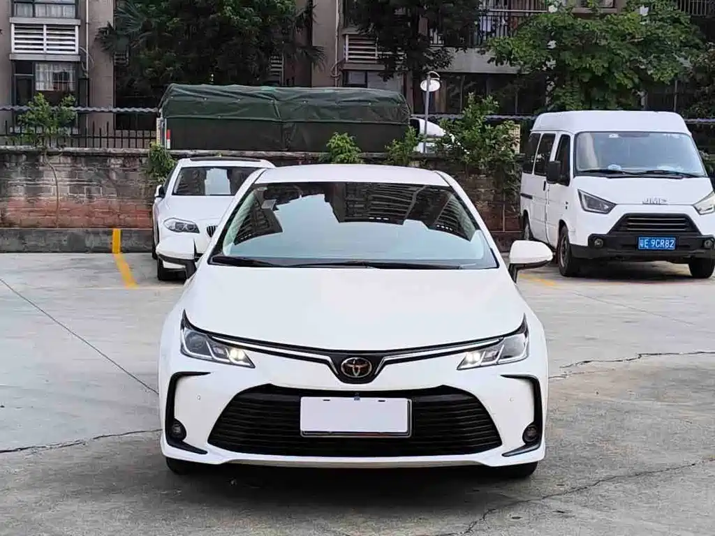 Toyota Corolla — фото 2