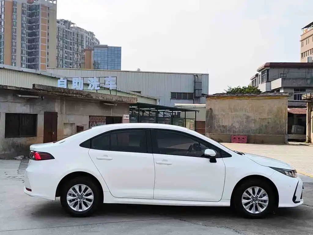 Toyota Corolla — фото 3