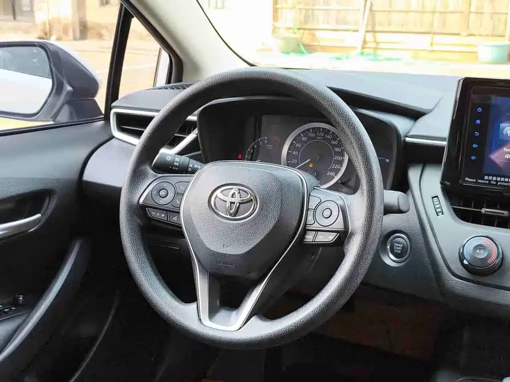 Toyota Corolla — фото 10
