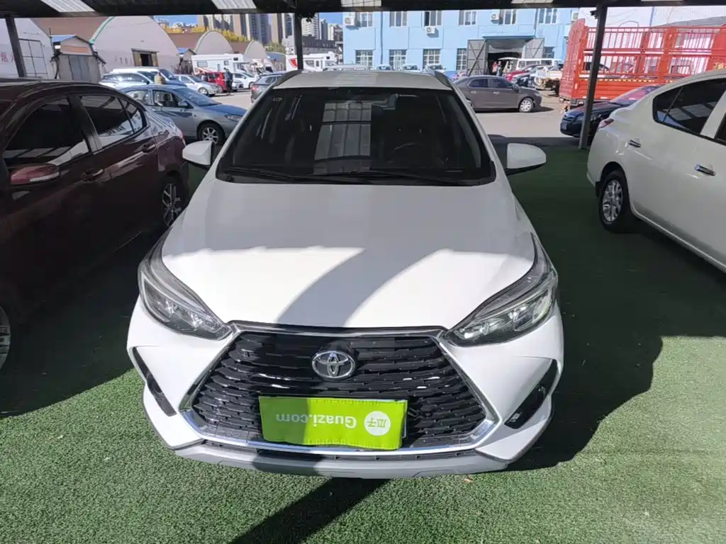 Toyota Yaris L — фото 2