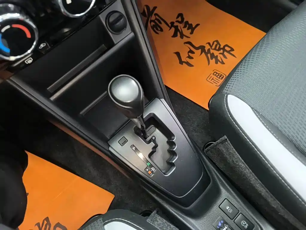 Toyota Yaris L — фото 13