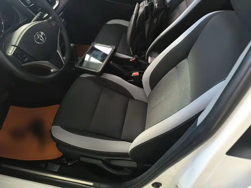 Toyota Yaris L — фото 14