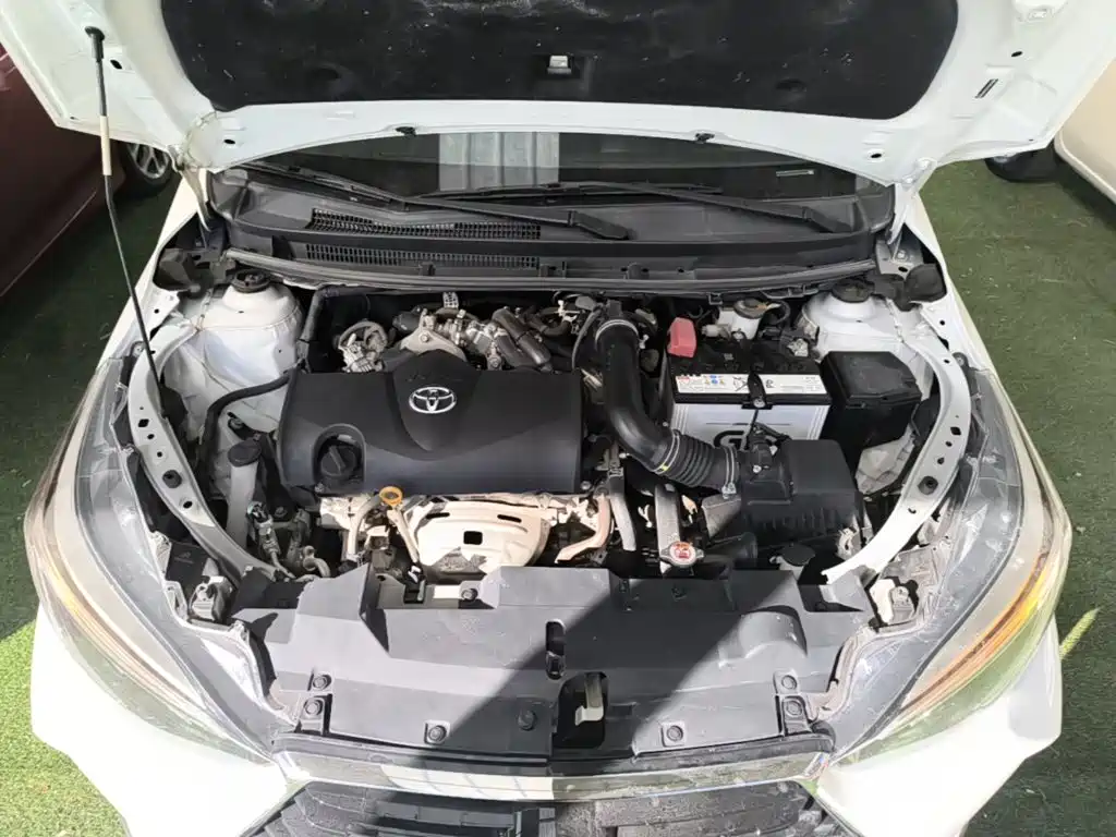 Toyota Yaris L — фото 19