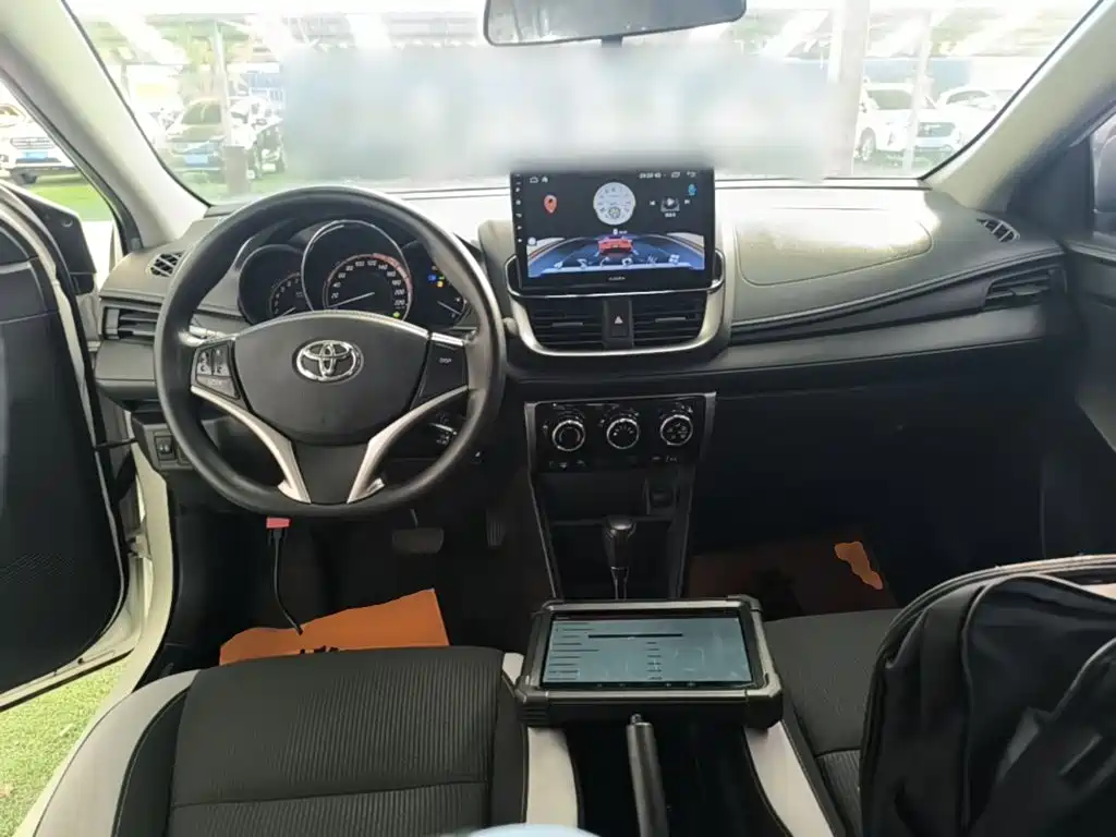 Toyota Yaris L — фото 9