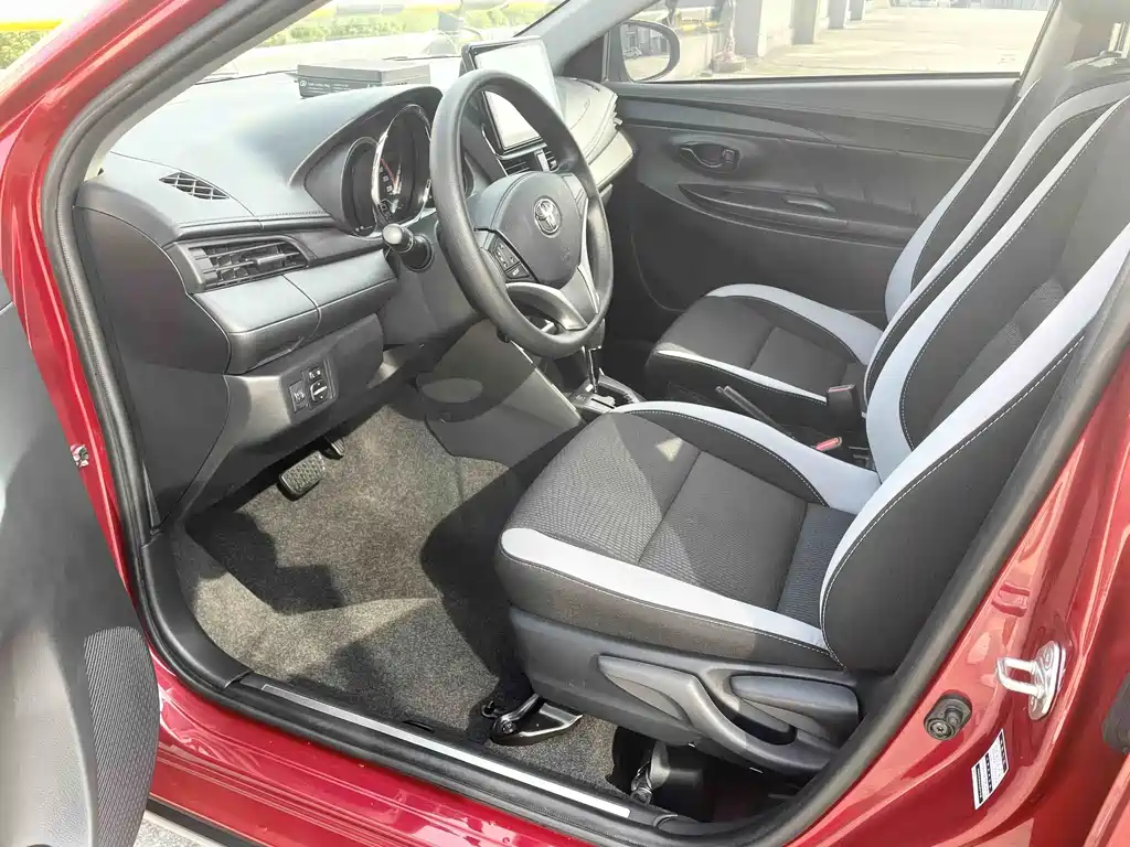 Toyota Yaris L — фото 9
