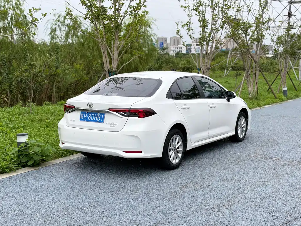 Toyota Corolla — фото 8
