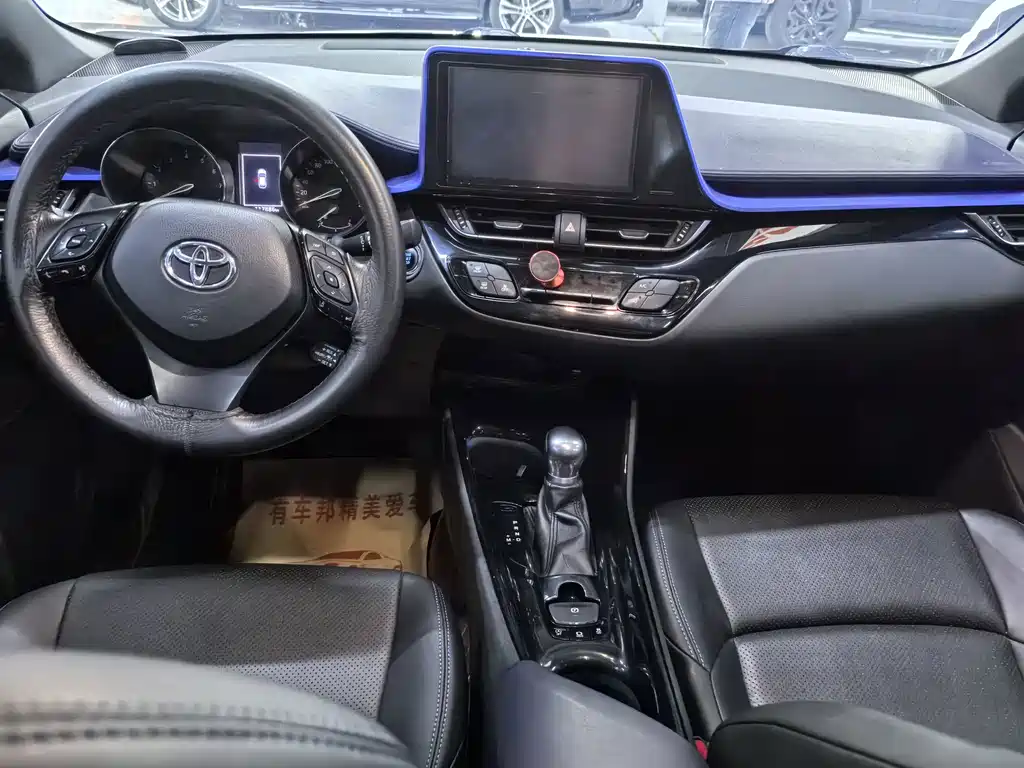 Toyota C-HR — фото 8