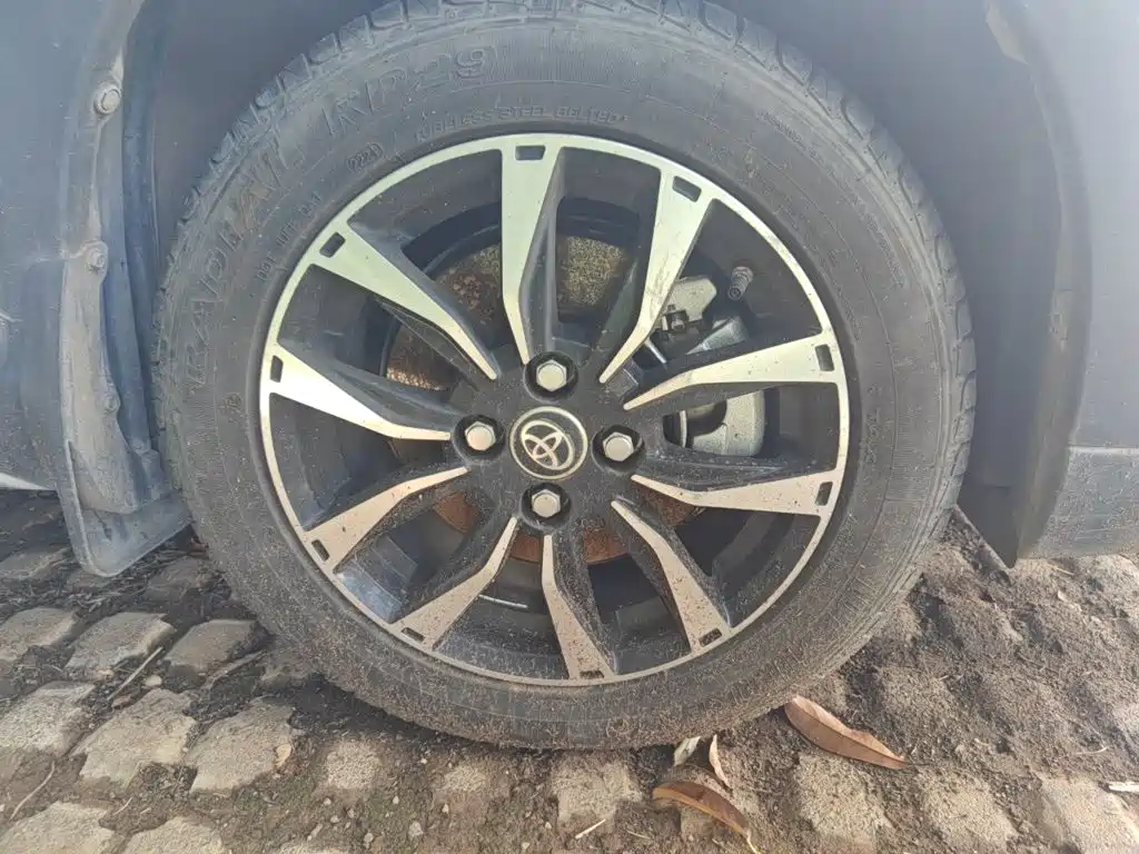 Toyota Yaris L — фото 24
