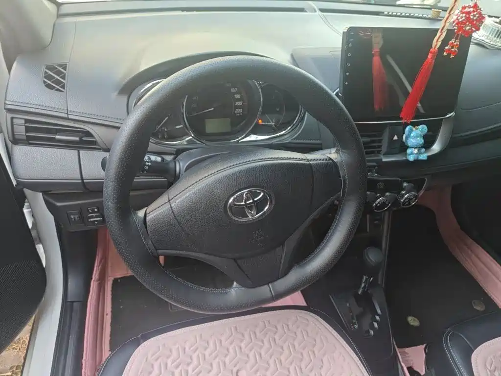 Toyota Yaris L — фото 6