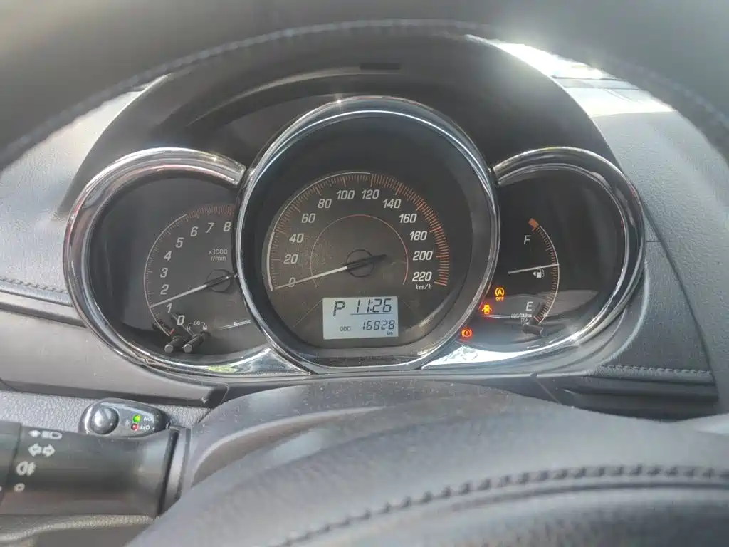 Toyota Yaris L — фото 7