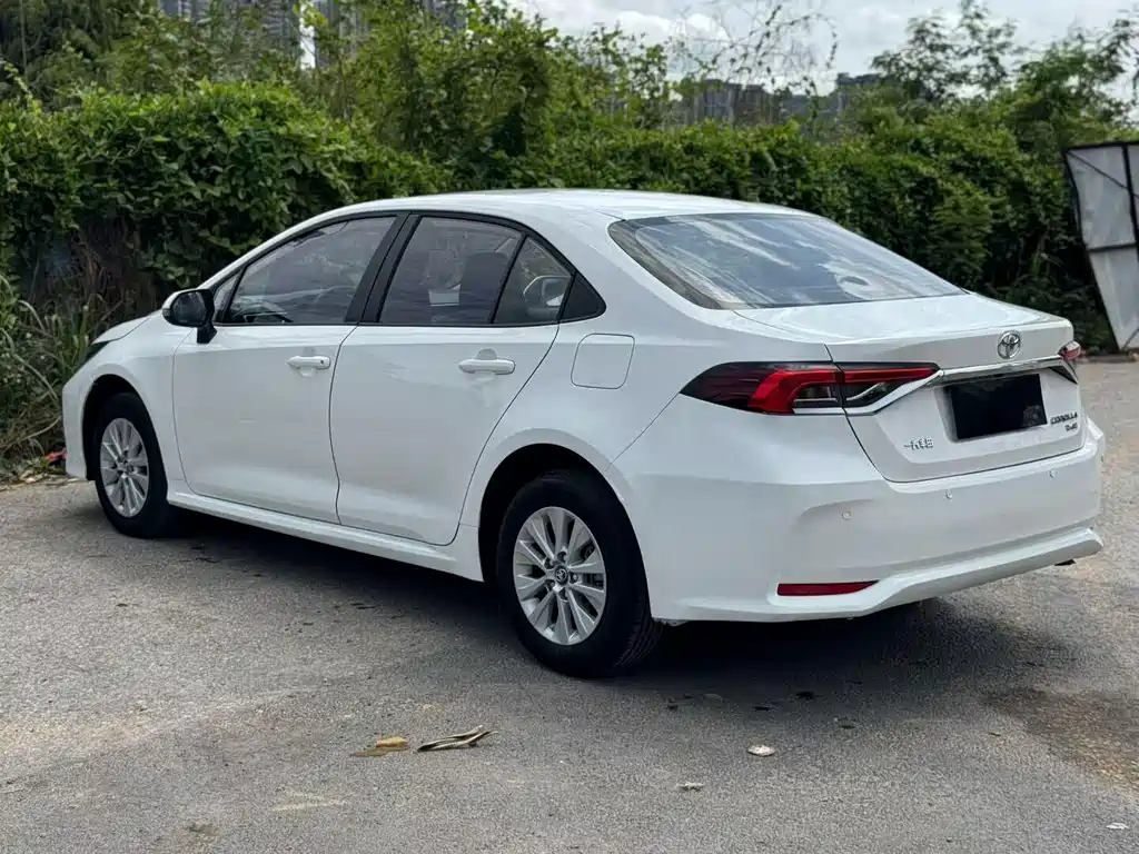 Toyota Corolla — фото 2
